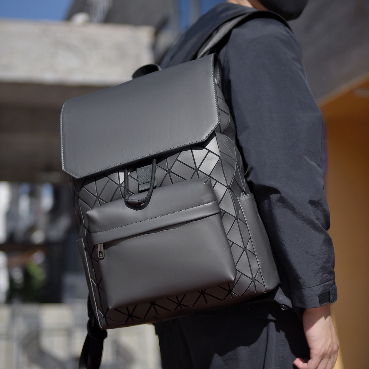 حقيبة ظهر عاكسة بالليزر للرجال - مراجعة Streetwear Brand Backpack وسعره