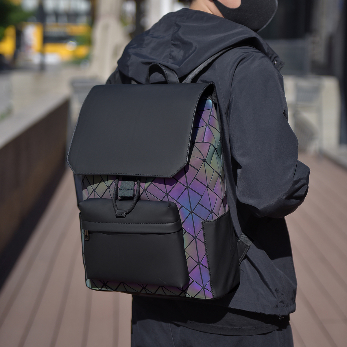 حقيبة ظهر عاكسة بالليزر للرجال - مراجعة Streetwear Brand Backpack وسعره
